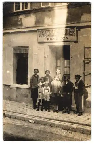 10 Fotografien Ansicht Wien, Gasthäuser, Kneipen, Geschäfts - & Wohnhäuser, Wiener Typen, Strassenansicht u.a.