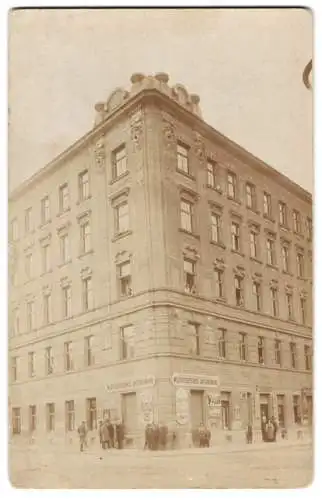 10 Fotografien Ansicht Wien, Gasthäuser, Kneipen, Geschäfts - & Wohnhäuser, Wiener Typen, Strassenansicht u.a.