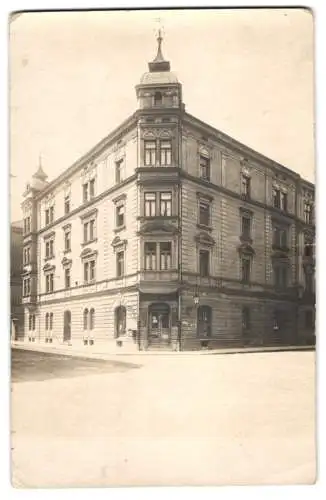 10 Fotografien Ansicht Wien, Gasthäuser, Kneipen, Geschäfts - & Wohnhäuser, Wiener Typen, Strassenansicht u.a.