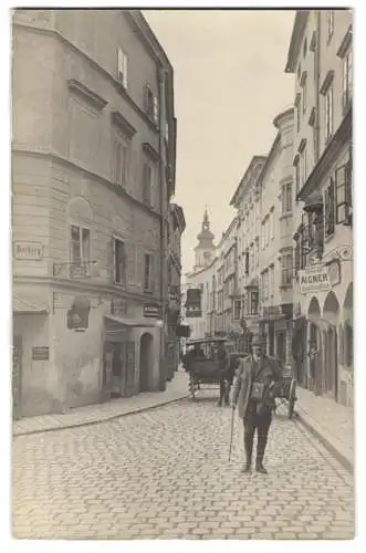 10 Fotografien Ansicht Wien, Gasthäuser, Kneipen, Geschäfts - & Wohnhäuser, Wiener Typen, Strassenansicht u.a.