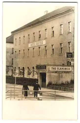 10 Fotografien Ansicht Wien, Gasthäuser, Kneipen, Geschäfts - & Wohnhäuser, Wiener Typen, Strassenansicht u.a.