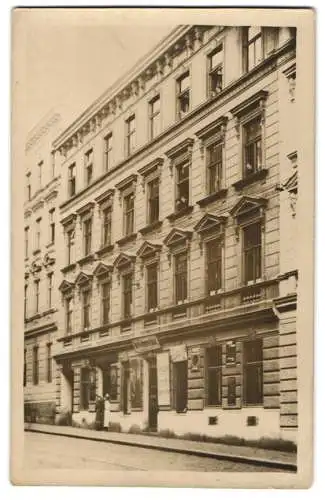 10 Fotografien Ansicht Wien, Gasthäuser, Kneipen, Geschäfts - & Wohnhäuser, Wiener Typen, Strassenansicht u.a.