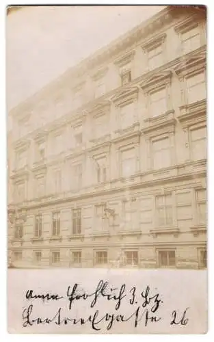 10 Fotografien Ansicht Wien, Gasthäuser, Kneipen, Geschäfts - & Wohnhäuser, Wiener Typen, Strassenansicht u.a.