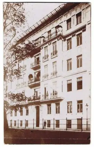 10 Fotografien Ansicht Wien, Gasthäuser, Kneipen, Geschäfts - & Wohnhäuser, Wiener Typen, Fassaden u.a.