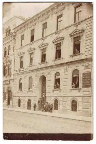 10 Fotografien Ansicht Wien, Ladengeschäfte, Geschäfts - & Wohnhäuser, Wiener Typen, Gebäude-Fassaden u.a.