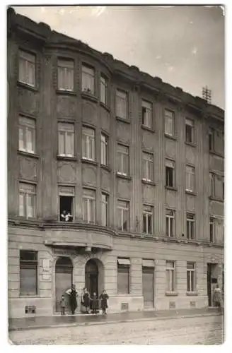 10 Fotografien Ansicht Wien, Ladengeschäfte, Geschäfts - & Wohnhäuser, Wiener Typen, Gebäude-Fassaden u.a.