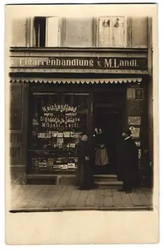 10 Fotografien Ansicht Wien, Gaststätten, Ladengeschäfte, Geschäfts - & Wohnhäuser, Wiener Typen, Gebäude-Fassaden u.a.