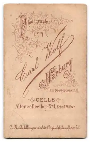 Fotografie Carl Wolf, Harburg, Altencellerthor No. 1, Eleganter Herr in Uniform