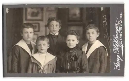 Fotografie Georg Kahlmeyer, Oldenburg, Gruppe von Kindern in Matrosenanzügen