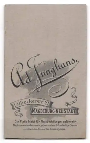 Fotografie Ad. Junghans, Magdeburg, Lübeckerstr. 21, Porträt eines Mannes mit Brille und Schnurrbart