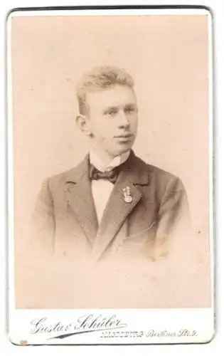 Fotografie Gustav Schüler, Magdeburg, Berliner Str. 9, Porträt eines jungen Mannes