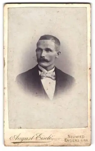 Fotografie August Eisele, Neuwied, Engers am Rhein, Portrait eines Mannes mit Schnurrbart