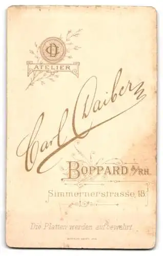 Fotografie C. Daiber, Boppard, Simmernerstrasse 18, Junge Frau in gestreiftem Kleid