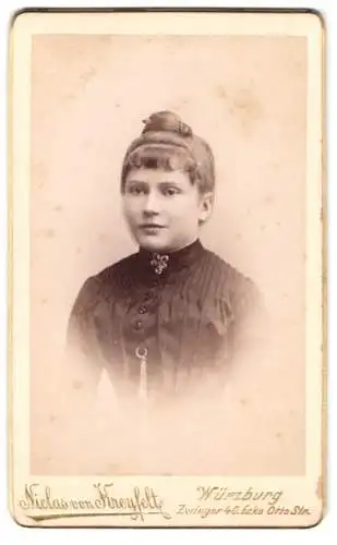 Fotografie Niclas von Kreyfelt, Würzburg, Zwinger 40, Portrait einer jungen Frau