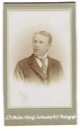 Fotografie J.Th. Meier, Eger, Portrait eines jungen Mannes