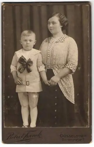 Fotografie Robert Franck, Düsseldorf, Blumenstrasse 7, Mutter mit Kind