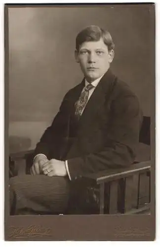 Fotografie Hermann Wolffberg, Berlin-Neukölln, Prinz Handjery-Strasse, Portrait eines jungen Mannes