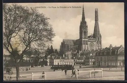 AK Chartres, La Place du Châtelet et la Cathédrale, Kleinbahn