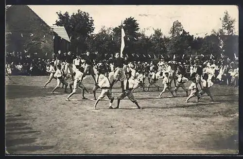 AK Kolin, Turner bei Freiübungen, Sokol