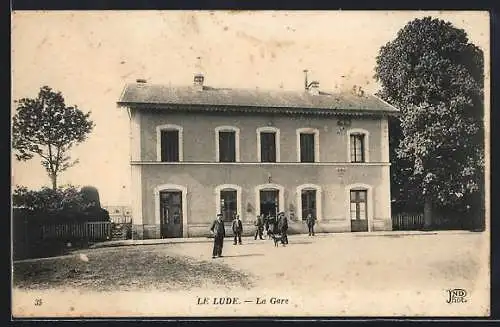 AK Le Lude, La Gare, Bahnhof