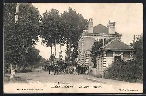 AK Bléré-Lacroix, La Gare Arrivée, Bahnhof