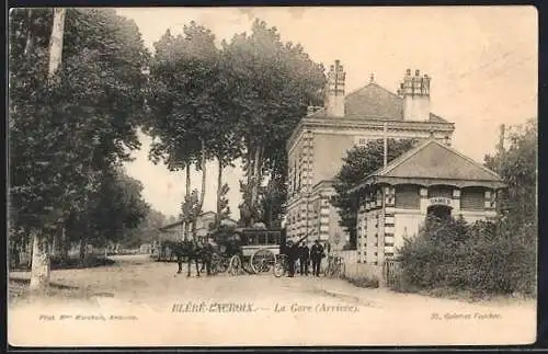 AK Bléré-Lacroix, La Gare Arrivée, Bahnhof