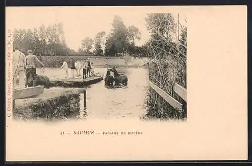 AK Saumur, Passage de Rivière, franz. Kavallerie