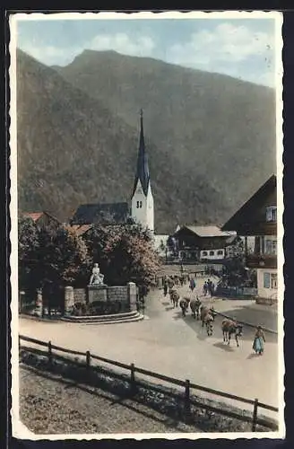 AK Bayrischzell, Teilansicht mit Strassenpartie. Kirche im Hintergrund