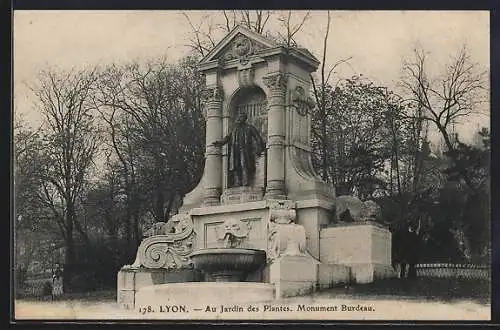 AK Lyon, Au Jardin des Plantes. Monument Burdeau