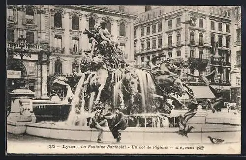 AK Lyon, La Fontaine Bartholdi, Un vol de pigeons