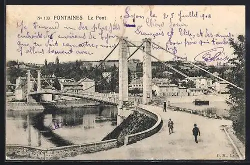 AK Fontaines, Le Pont sur la Saône avec passants et vue du village au fond