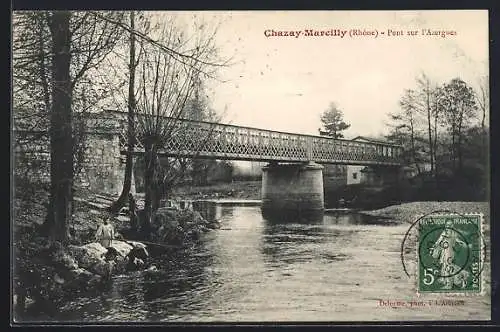 AK Chazay-Marcilly, Pont sur l`Azergues avec paysage fluvial