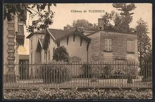 AK Flurieux, Vue du Château derrière une grille élégante