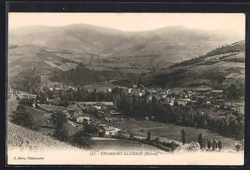 AK Chambost-Allières, Vue panoramique du village et des collines environnantes