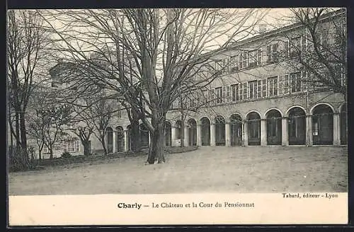 AK Charly, Le Château et la Cour du Pensionnat