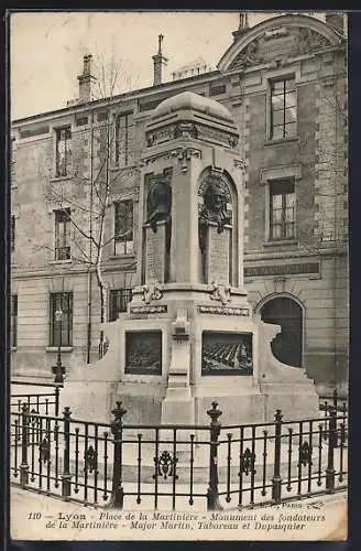 AK Lyon, Monument des fondateurs de la Martinière sur la Place de la Martinière