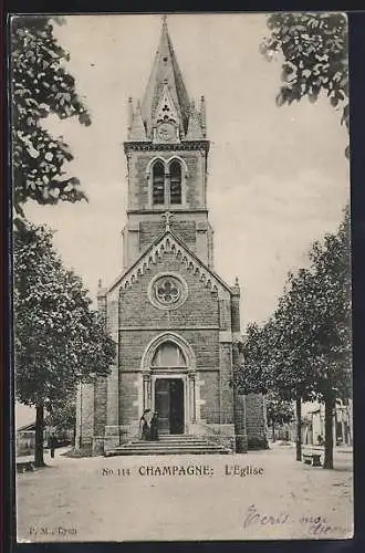 AK Champagne, L`église au cœur du village