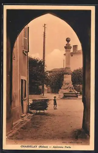 AK Chasselay, Ancienne Porte et monument central