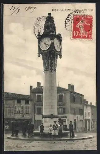 AK La Demi-Lune, L`Horloge monumentale au centre-ville