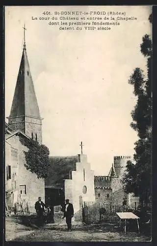 AK St-Bonnet-le-Froid, La cour du Château et entrée de la Chapelle du VIIIe siècle