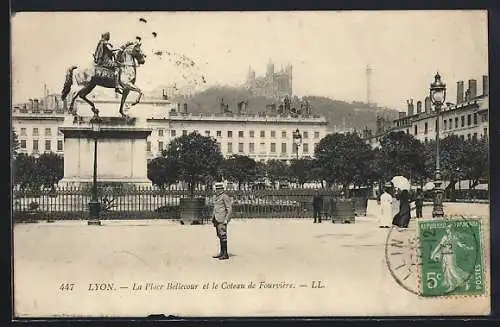 AK Lyon, La Place Bellecour et le Coteau de Fourvière