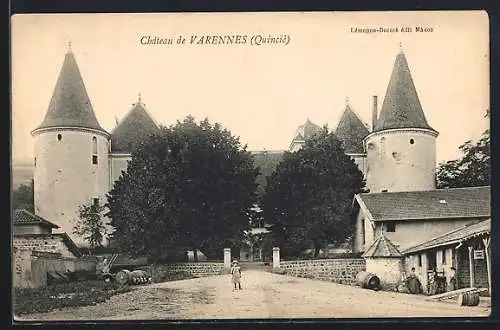 AK Quincié, Château de Varennes avec ses tours imposantes et bâtiments adjacents