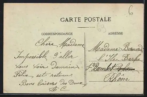AK Saint-Bonnet-le-Froid, La Ferme, Rentrée des troupeaux