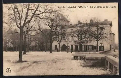 AK Écully, La Mairie et la Place