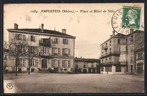 AK Amplepuis, Place et Hôtel de Ville