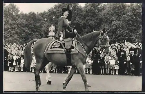 AK Queen Elizabeth II. on horseback