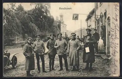 AK Heudicourt, Soldaten auf der Strasse