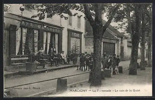 AK Marcigny, La Promenade