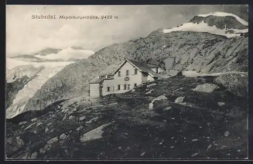 AK Magdeburgerhütte im Stubaital, Panorama mit Gletscher