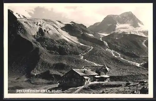 AK Dresdnerhütte im Stubai, Ansicht gegen den Berghang